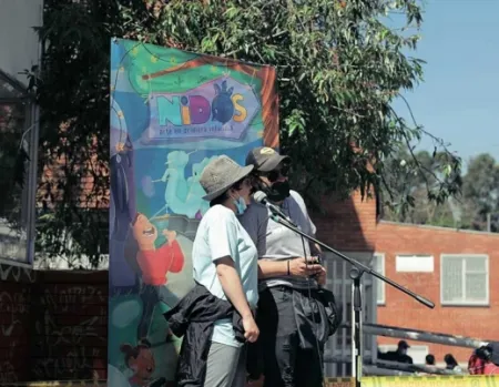 La comunidad y Nidos pintan un mural en el CDC La Victoria