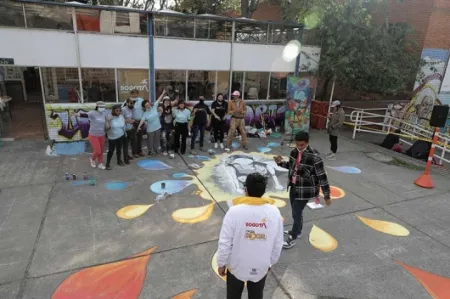 La comunidad y Nidos pintan un mural en el CDC La Victoria