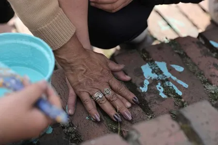 La comunidad y Nidos pintan un mural en el CDC La Victoria