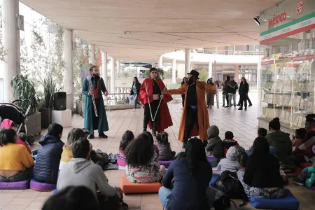 Kivy Karavan Circus en el Fondo de cultura económica