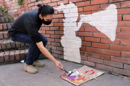 La comunidad y Nidos pintan un mural en el CDC La Victoria