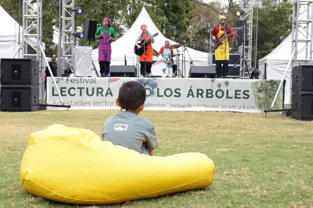 Nidos en Lectura bajo los árboles