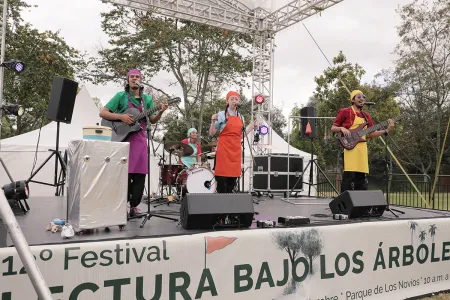 Nidos en Lectura bajo los árboles