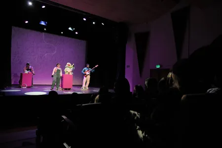 Alimal y Uh-Gar en el Teatro el parque 
