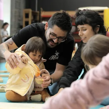 familia en experiencia artística